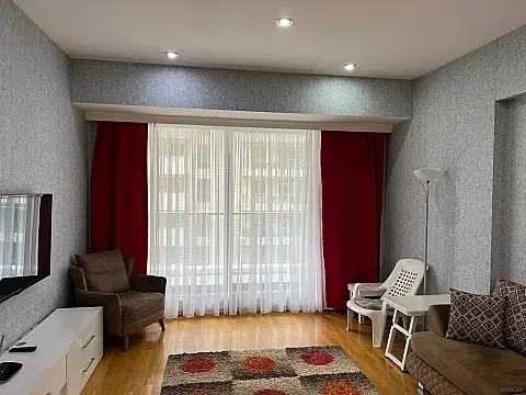 Kirayə verilir 2 otaqlı mənzil 94 m²