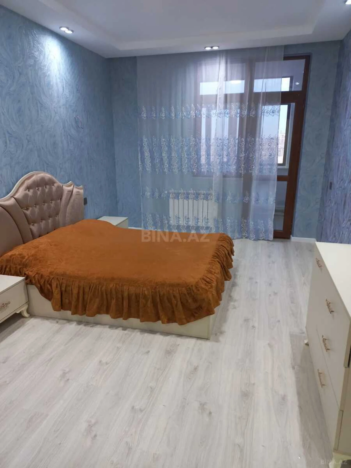 Kirayə verilir 2 otaqlı mənzil 70 m²