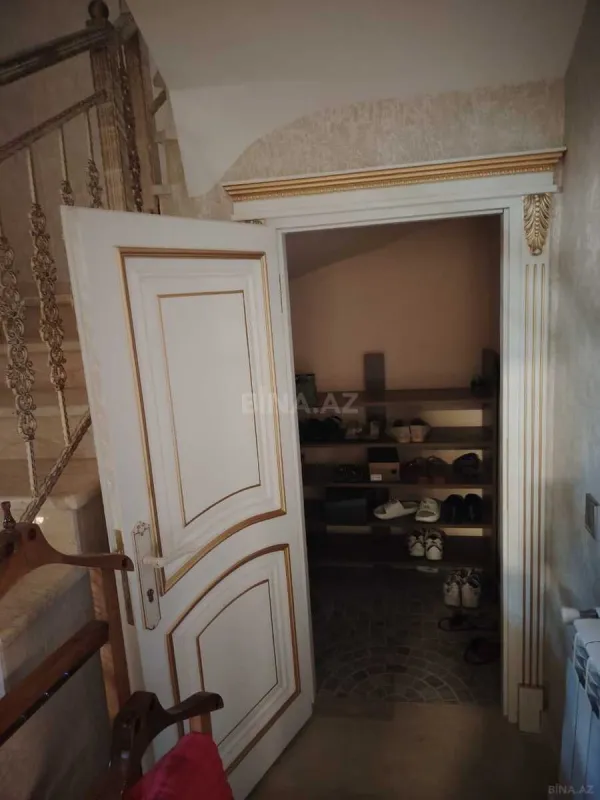 Satılır 7 otaqlı həyət evi 380 m²