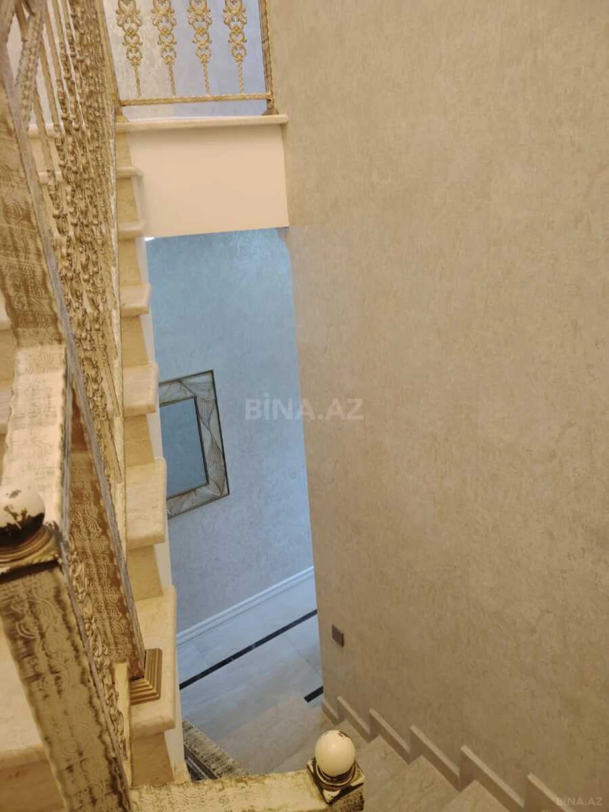 Satılır 7 otaqlı həyət evi 380 m²