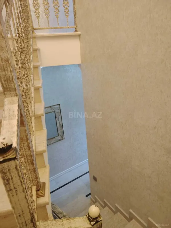 Satılır 7 otaqlı həyət evi 380 m²
