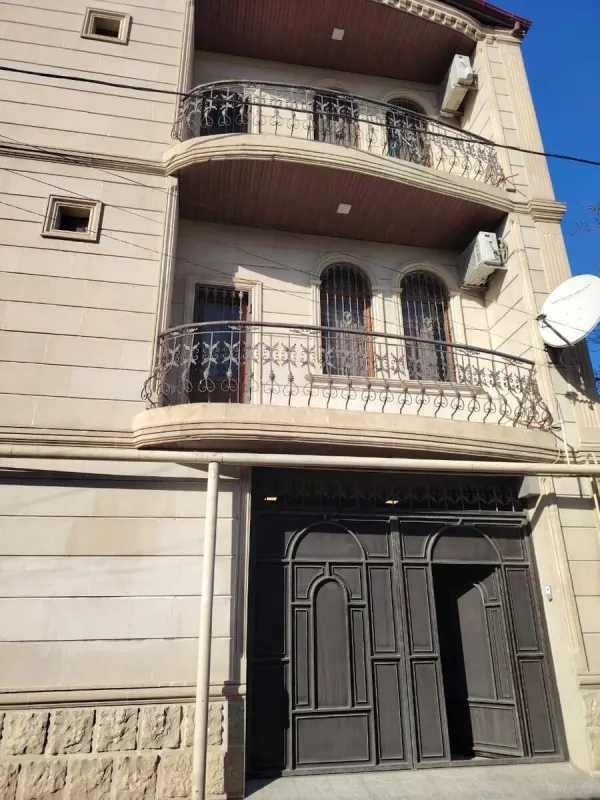 Satılır 7 otaqlı həyət evi 380 m²