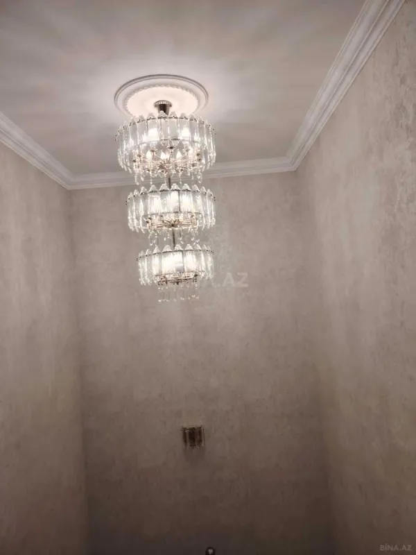 Satılır 7 otaqlı həyət evi 380 m²