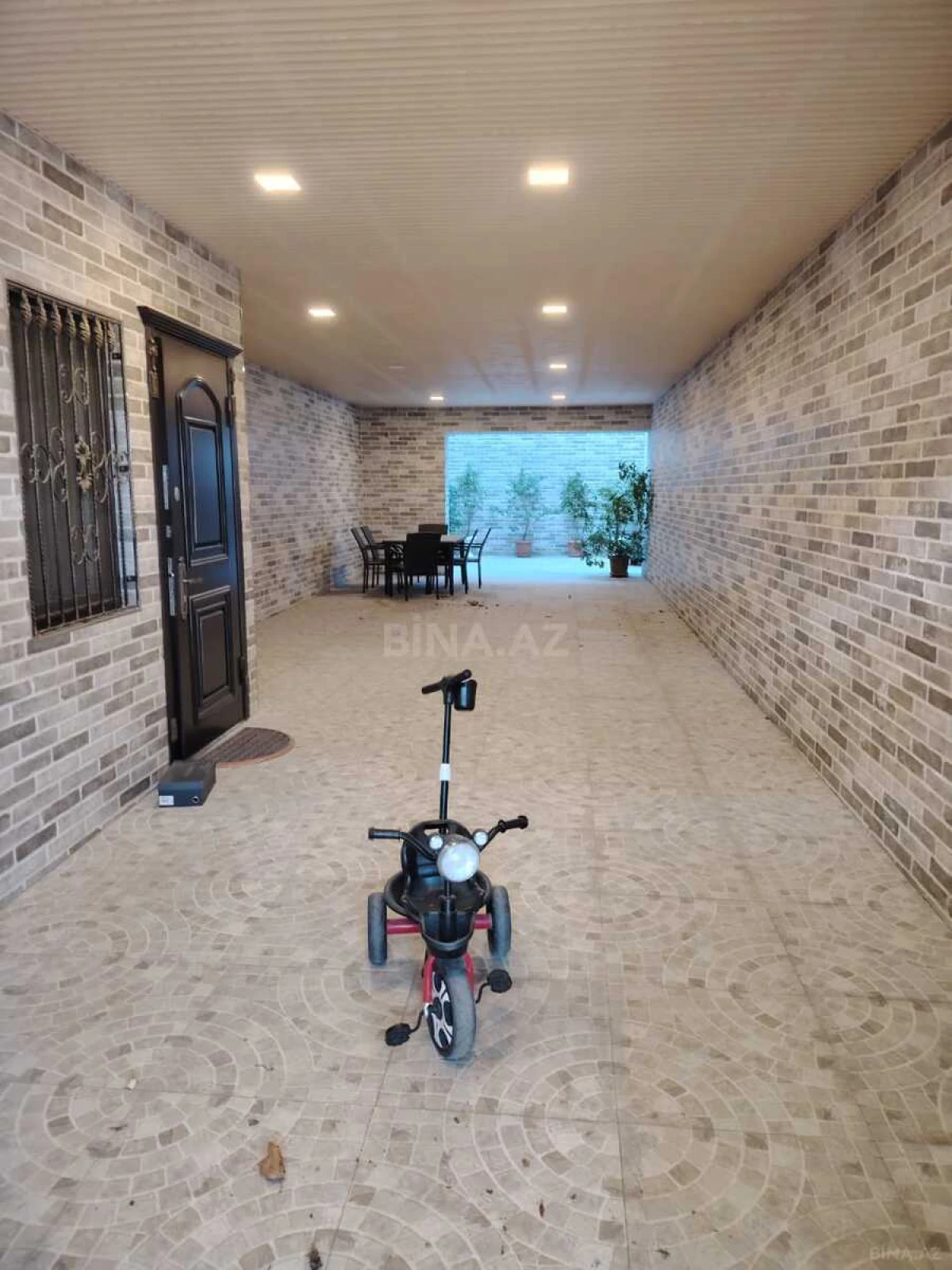 Satılır 7 otaqlı həyət evi 380 m²