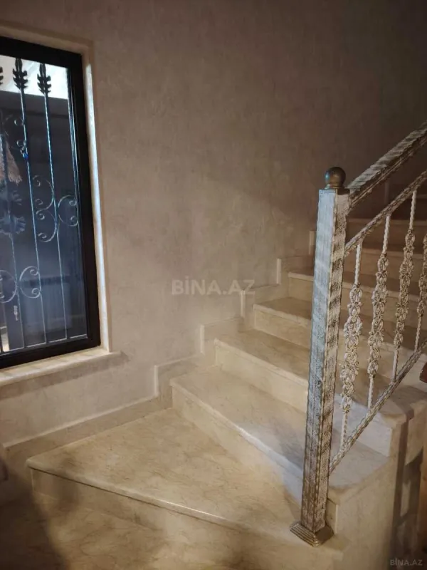 Satılır 7 otaqlı həyət evi 380 m²