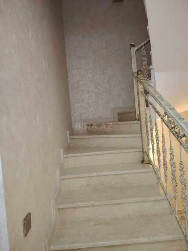 Satılır 7 otaqlı həyət evi 380 m²