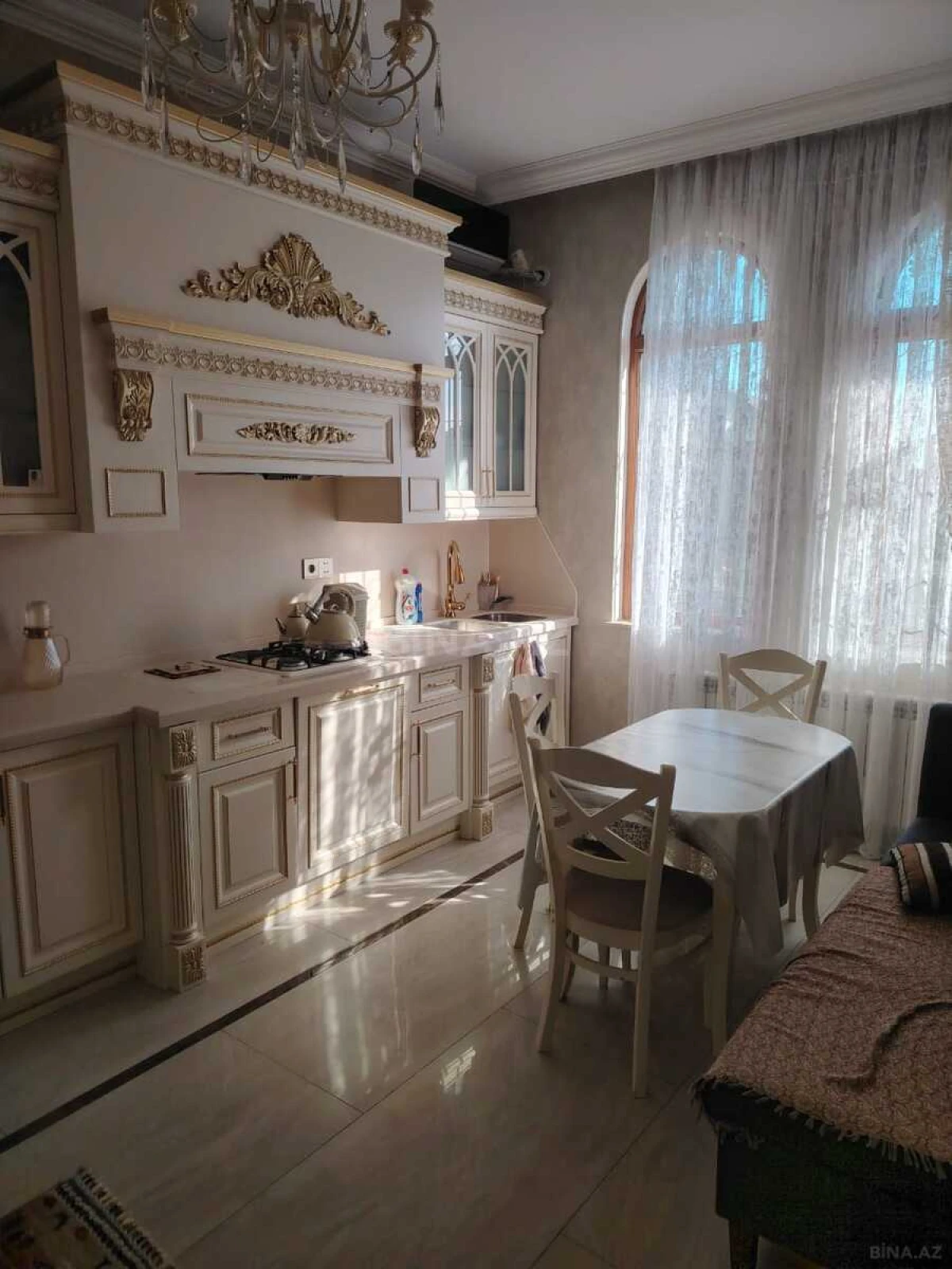 Satılır 7 otaqlı həyət evi 380 m²