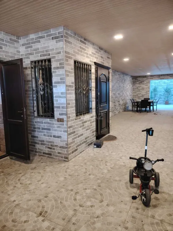 Satılır 7 otaqlı həyət evi 380 m²