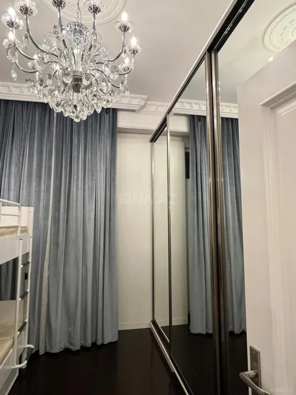 Kirayə verilir 3 otaqlı mənzil 124 m²