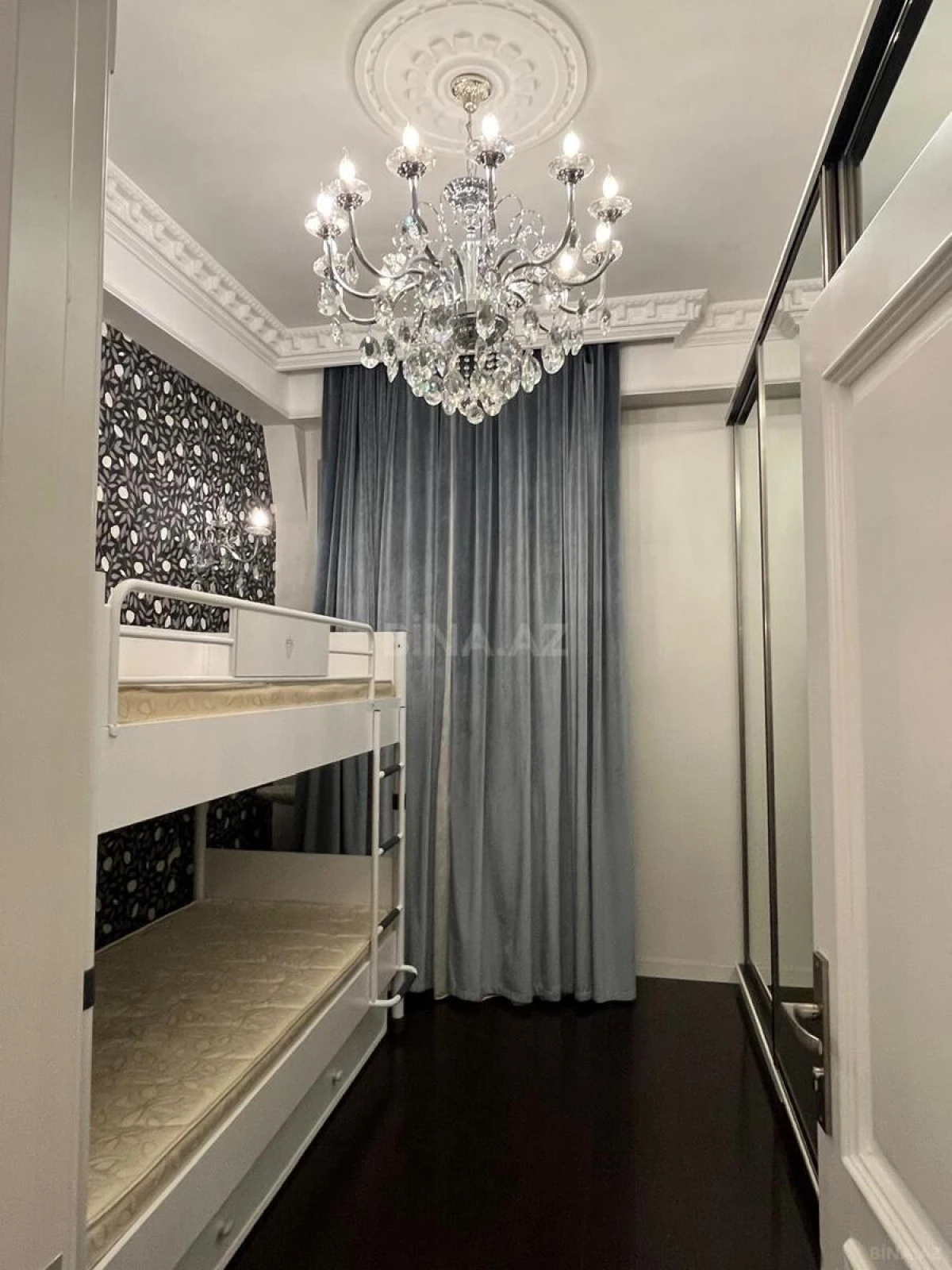 Kirayə verilir 3 otaqlı mənzil 124 m²