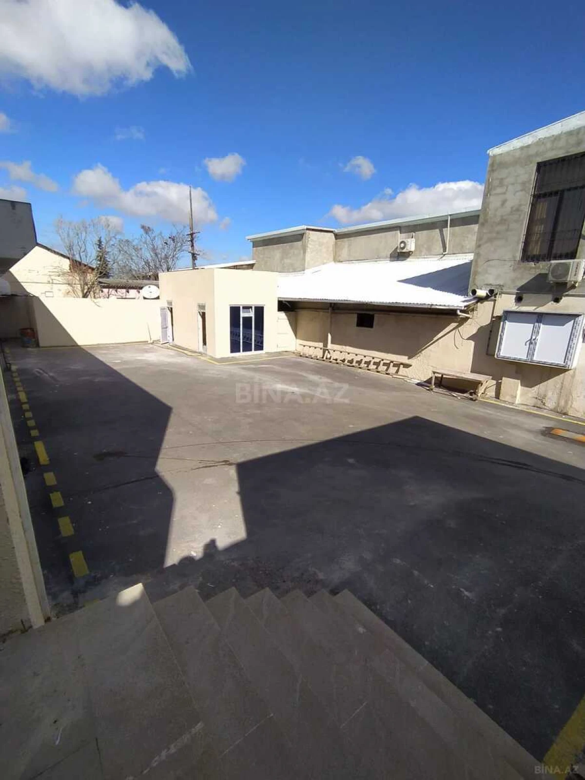 Satılır obyekt 350 m²