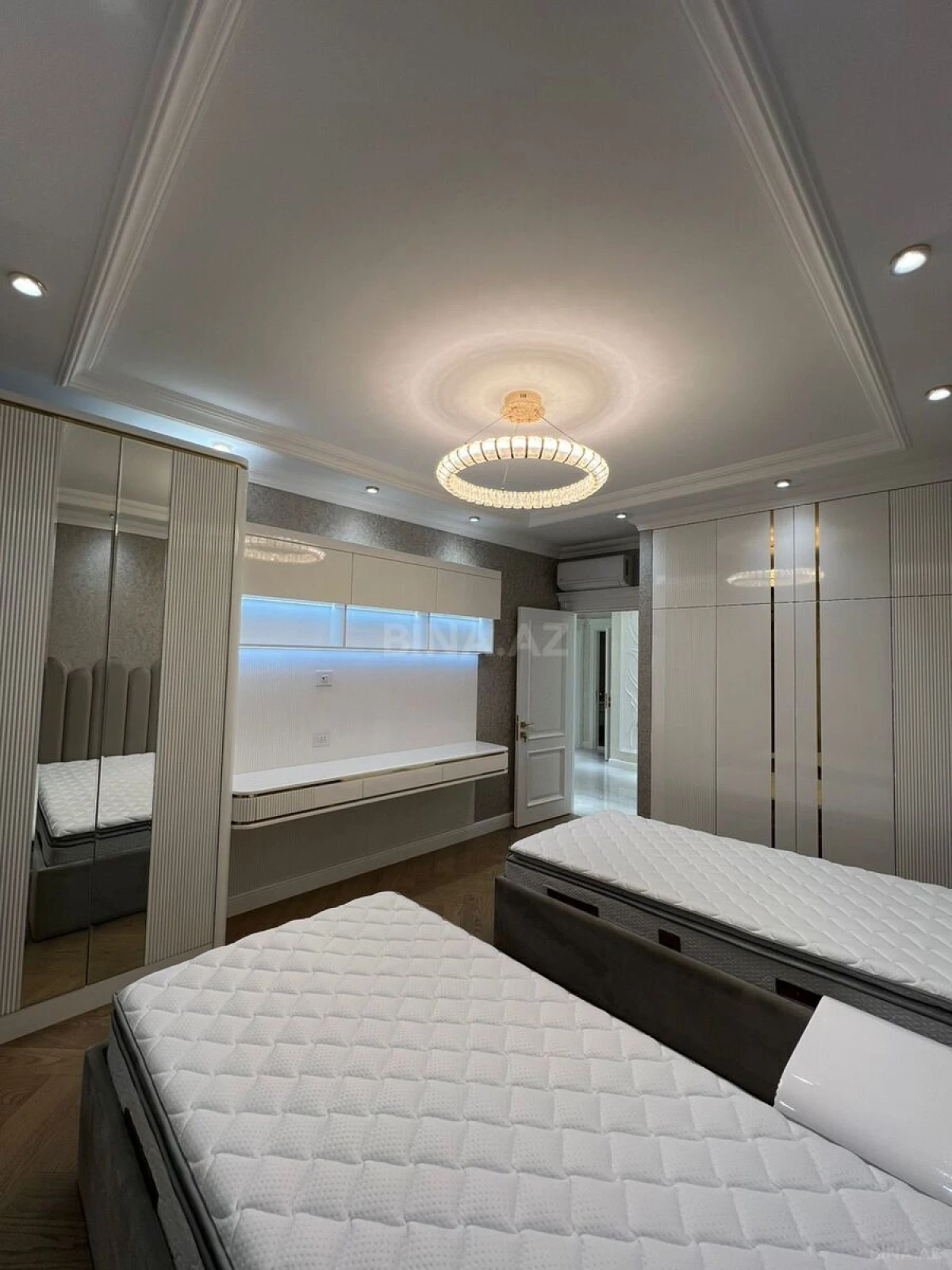 Kirayə verilir 3 otaqlı mənzil 148 m²