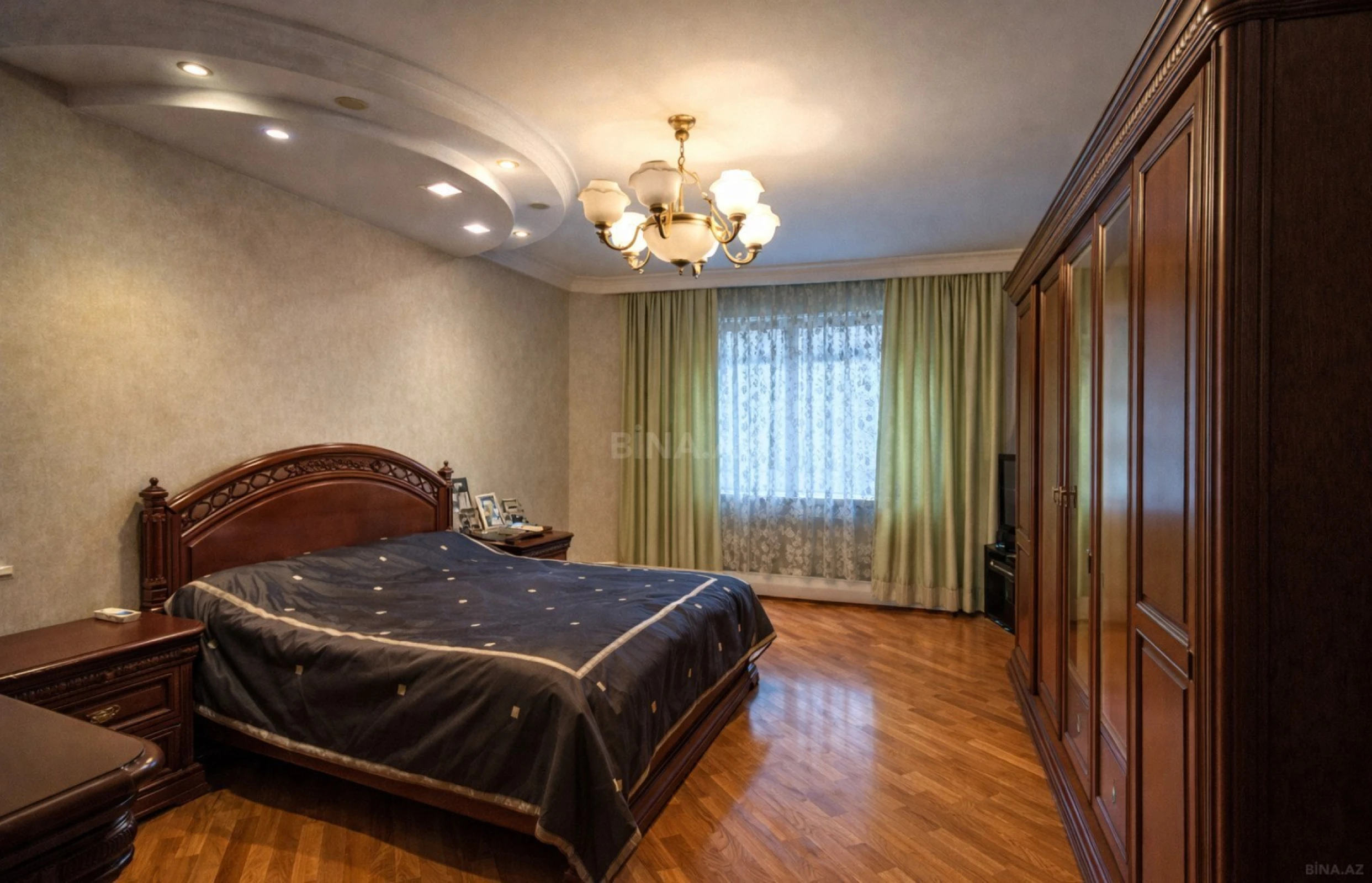 Satılır 3 otaqlı mənzil 132 m²