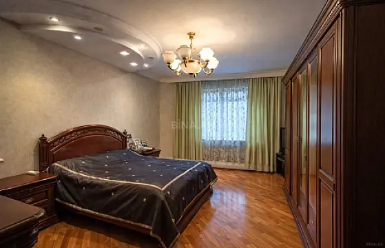 Satılır 3 otaqlı mənzil 132 m²