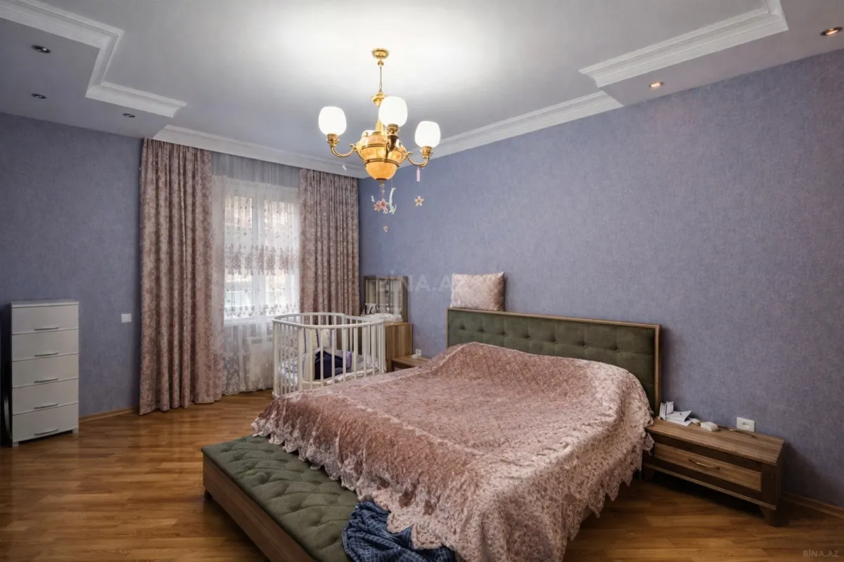 Satılır 3 otaqlı mənzil 132 m²