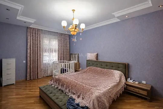 Satılır 3 otaqlı mənzil 132 m²