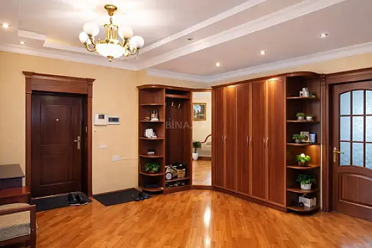 Satılır 3 otaqlı mənzil 132 m²