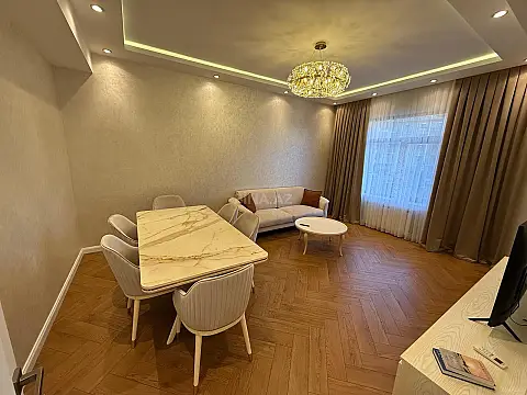 Kirayə verilir 3 otaqlı mənzil 115 m²