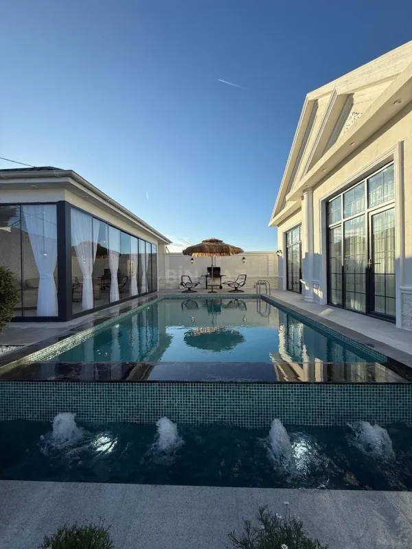 Satılır 4 otaqlı həyət evi 208 m²