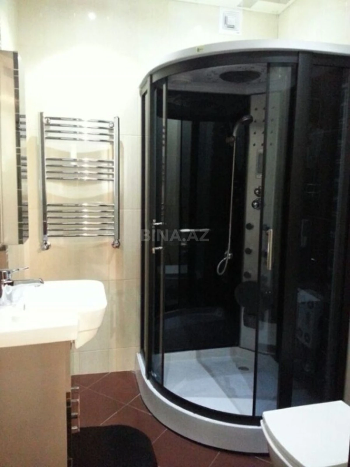 Satılır 3 otaqlı mənzil 180 m²