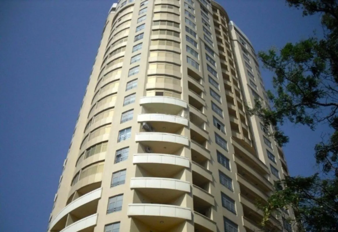 Satılır 3 otaqlı mənzil 180 m²