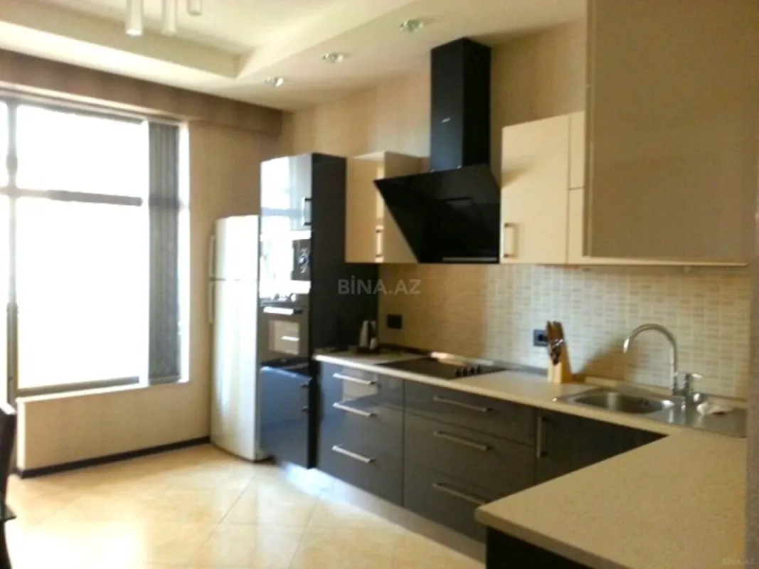 Satılır 3 otaqlı mənzil 180 m²