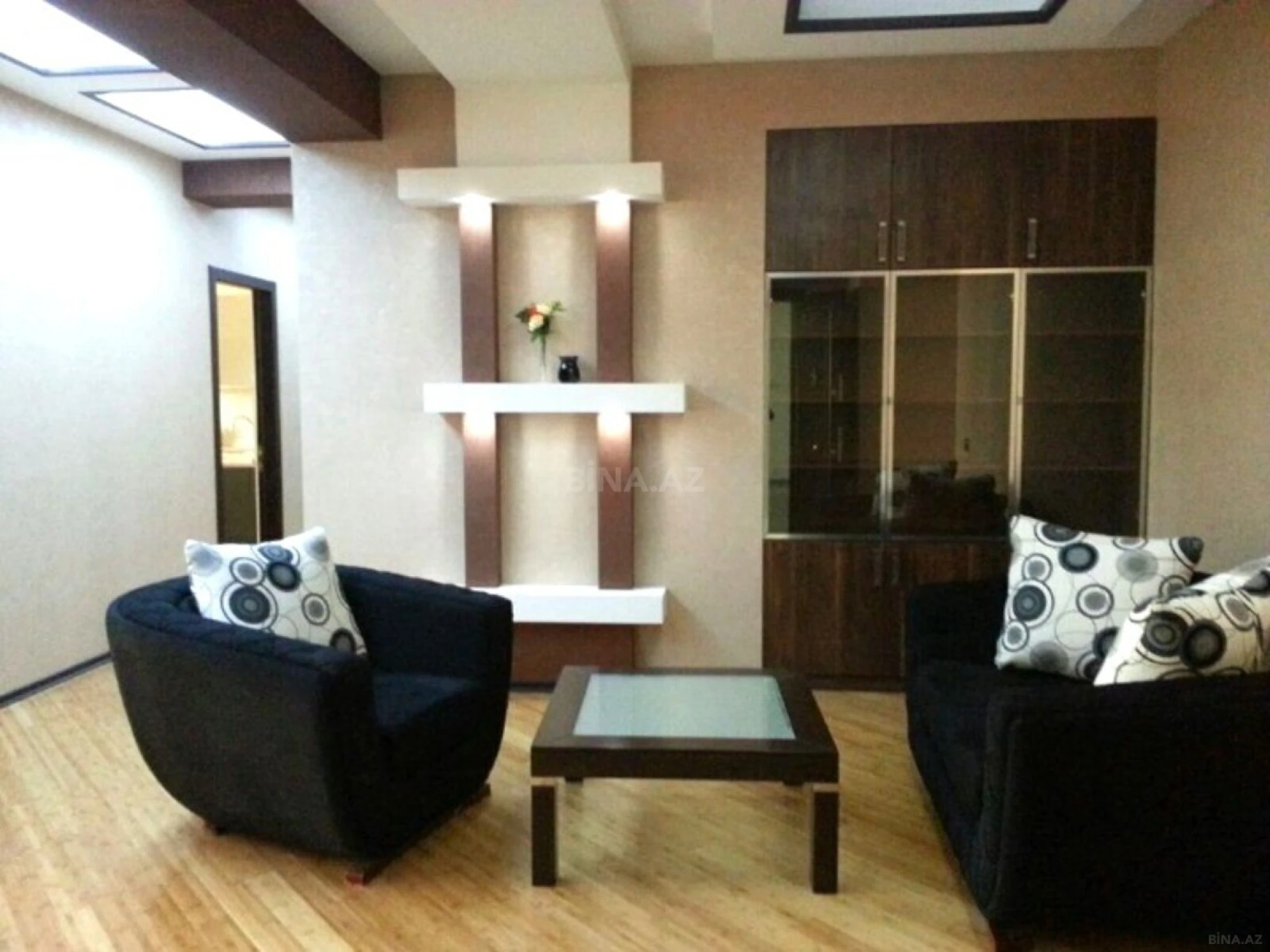 Satılır 3 otaqlı mənzil 180 m²