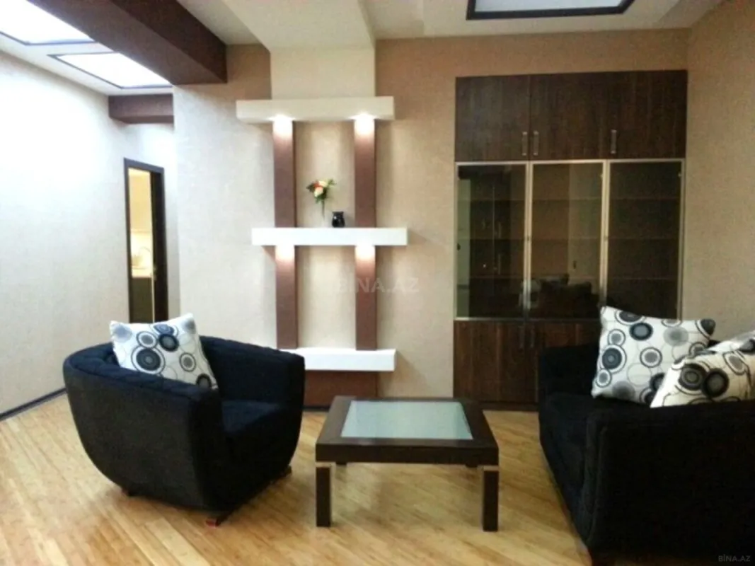 Satılır 3 otaqlı mənzil 180 m²
