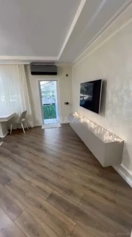 Satılır 4 otaqlı mənzil 120 m²