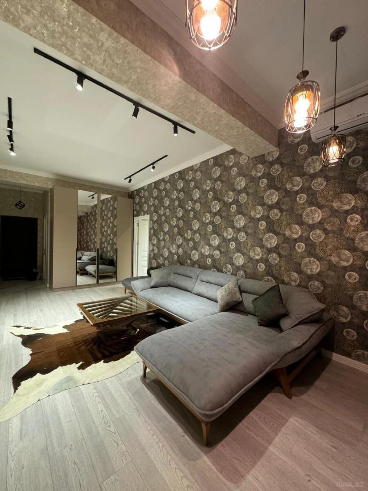 Kirayə verilir 2 otaqlı mənzil 90 m²