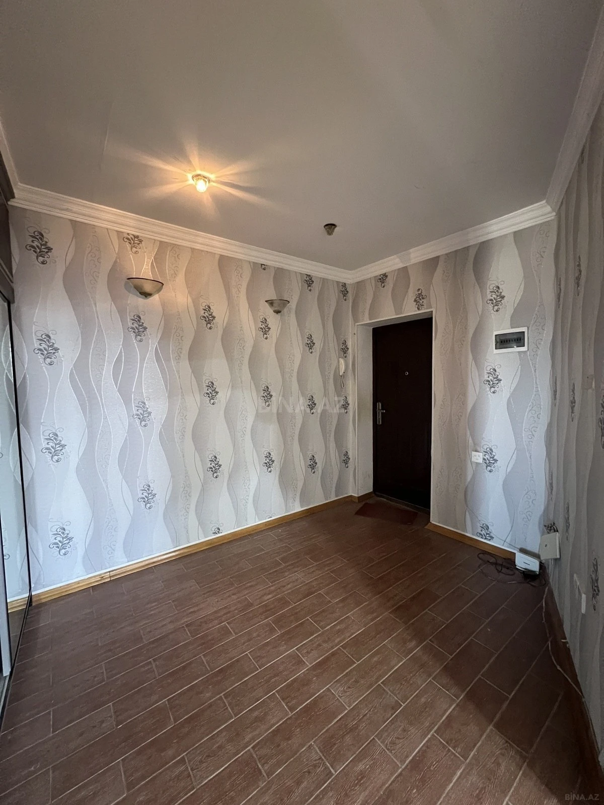 Satılır 2 otaqlı mənzil 98 m²