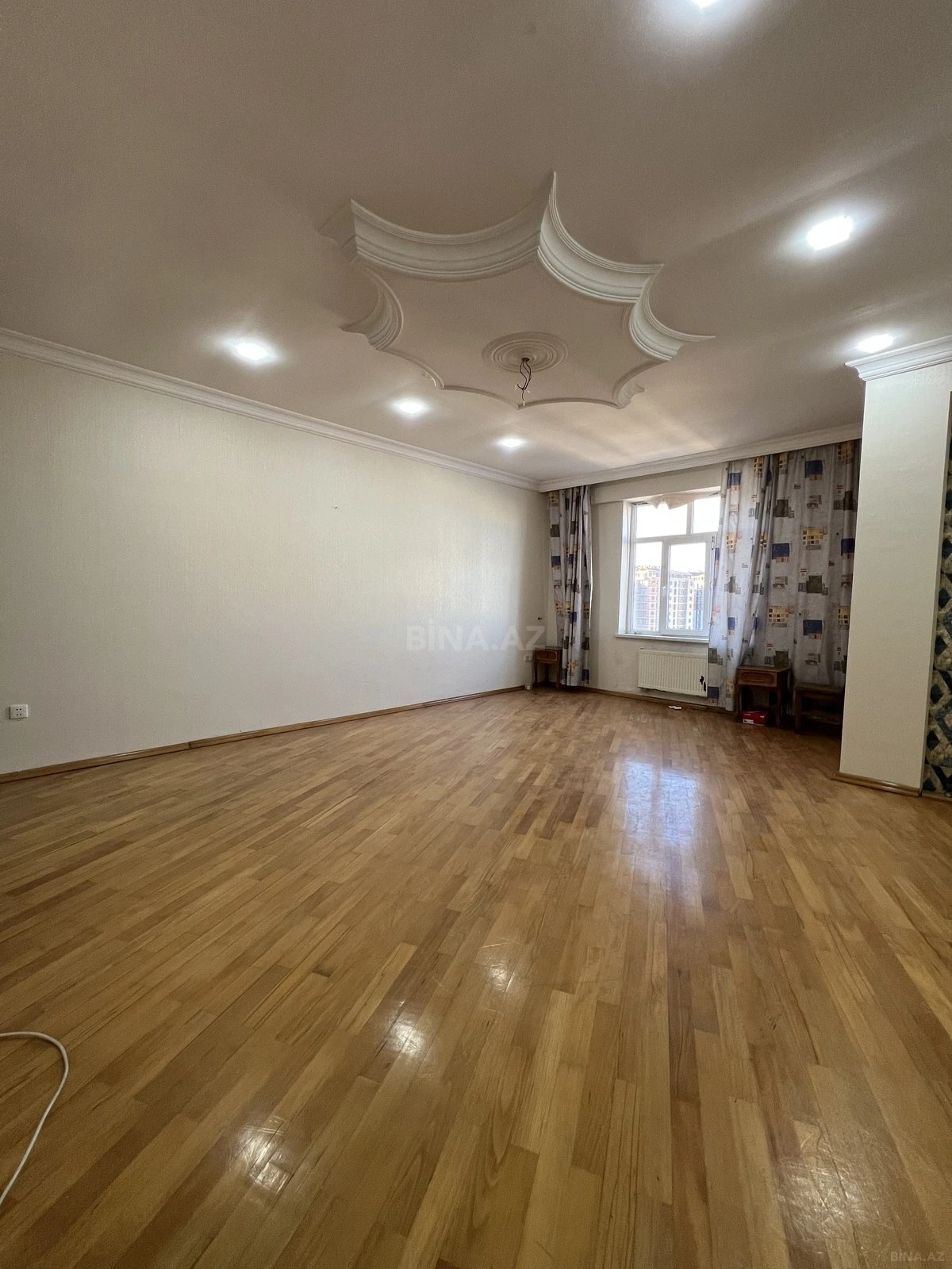 Satılır 2 otaqlı mənzil 98 m²