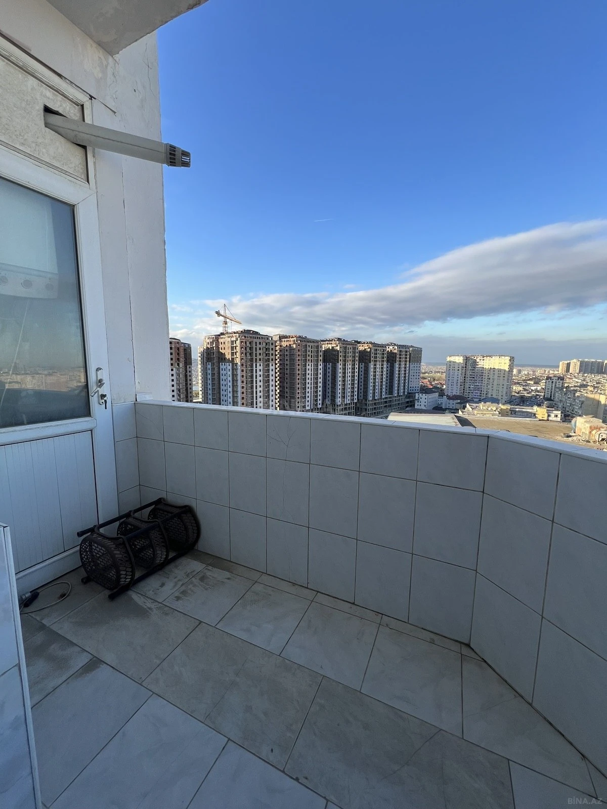 Satılır 2 otaqlı mənzil 98 m²