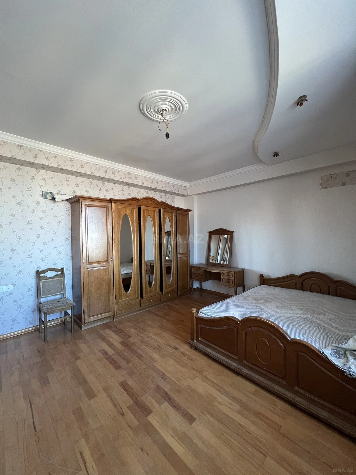 Satılır 2 otaqlı mənzil 98 m²