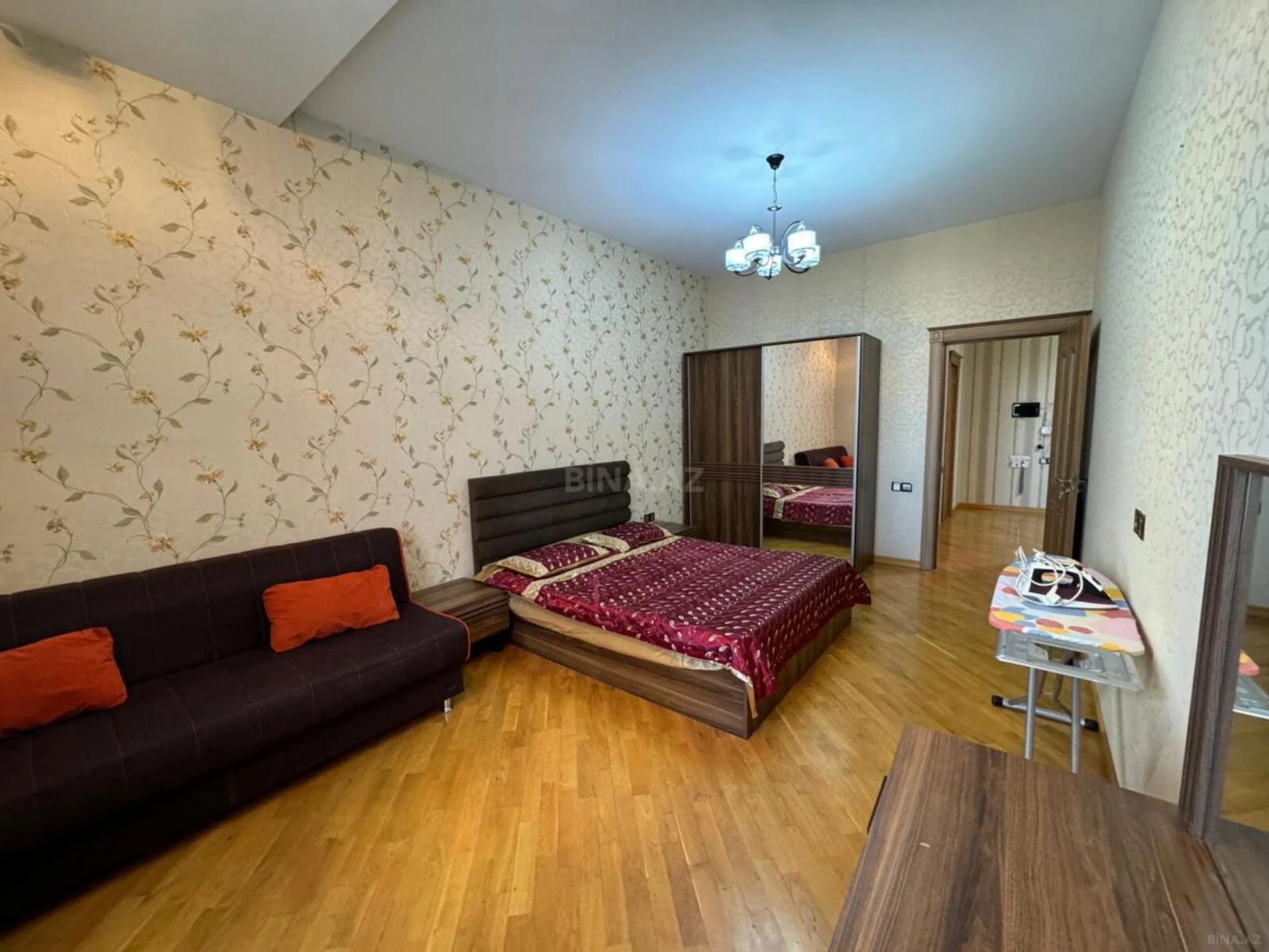 Kirayə verilir 2 otaqlı mənzil 100 m²