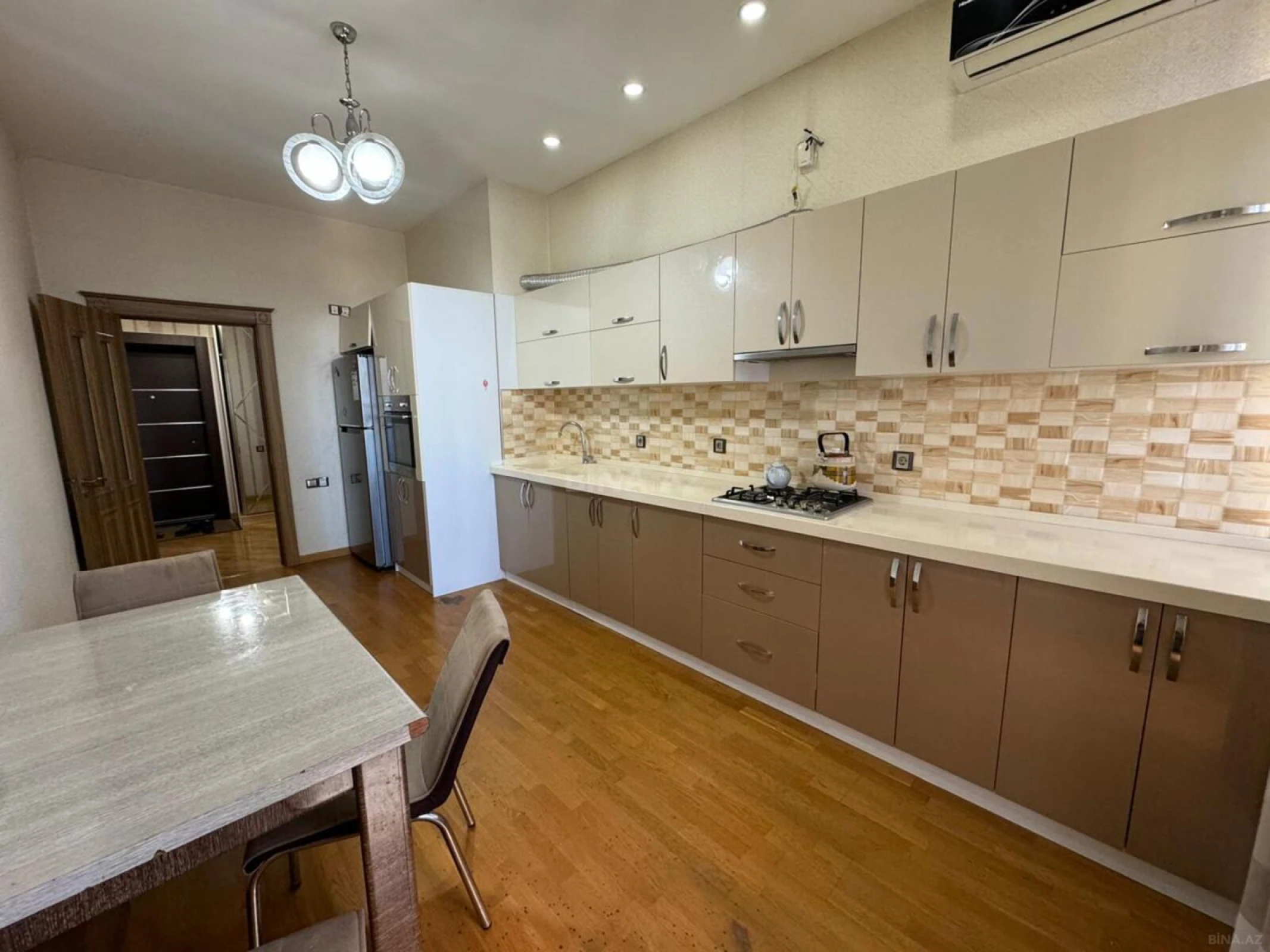 Kirayə verilir 2 otaqlı mənzil 100 m²