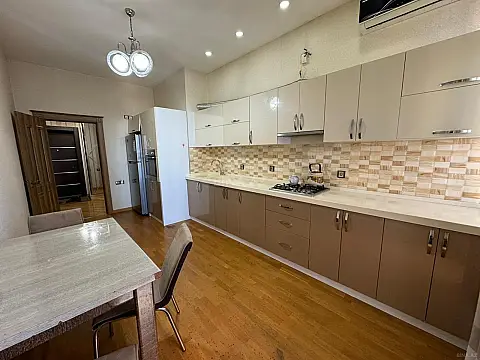 Kirayə verilir 2 otaqlı mənzil 100 m²