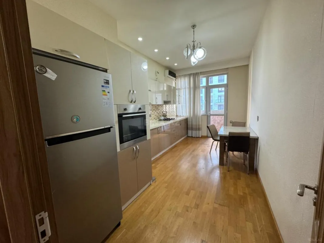 Kirayə verilir 2 otaqlı mənzil 100 m²