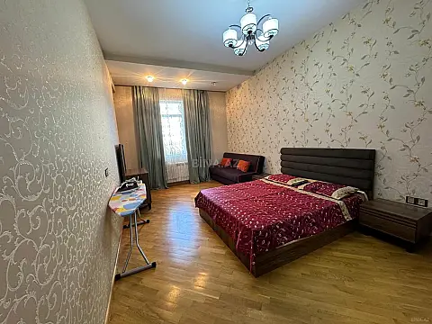 Kirayə verilir 2 otaqlı mənzil 100 m²
