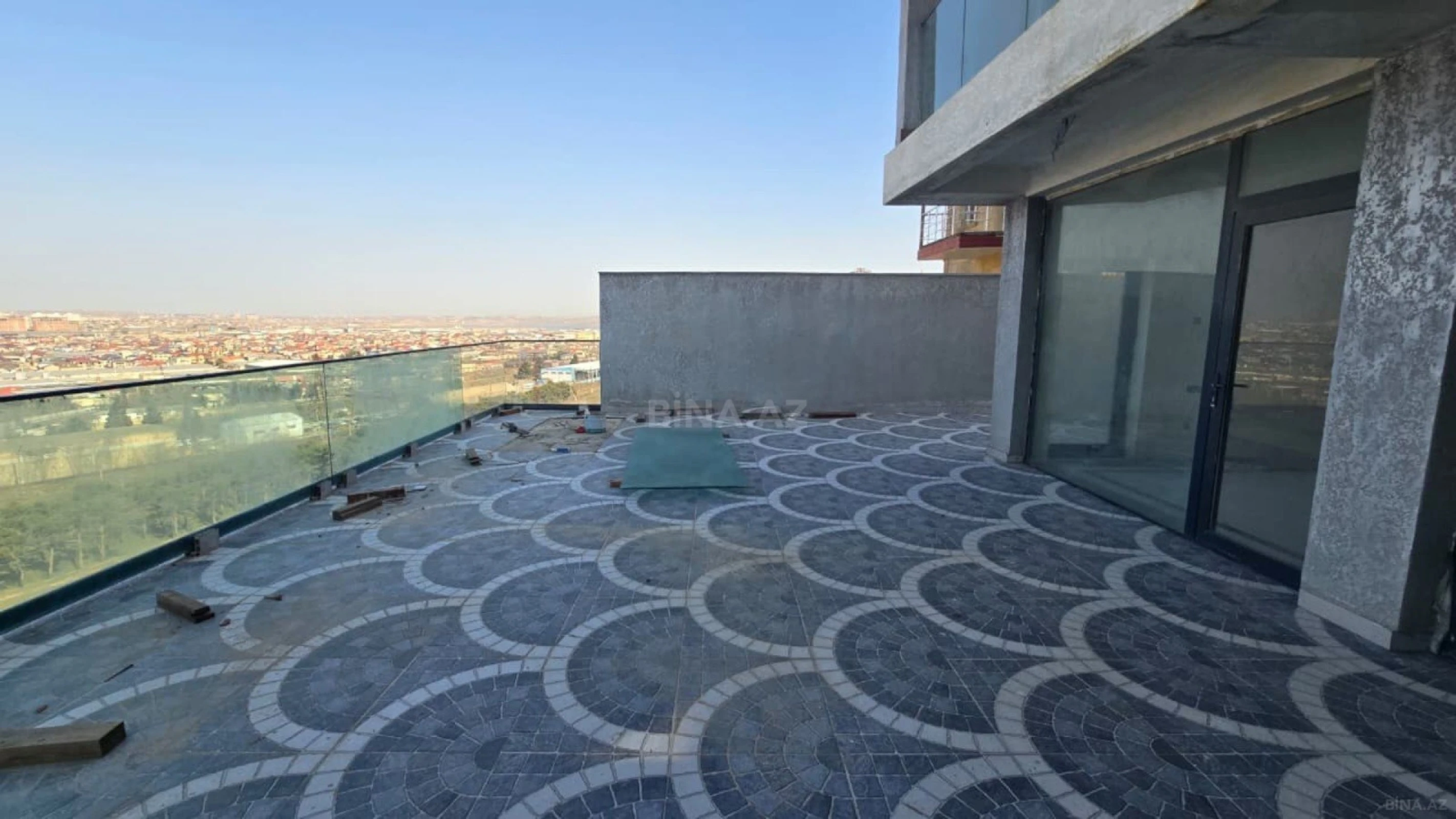 Satılır 10 otaqlı həyət evi 1000 m²