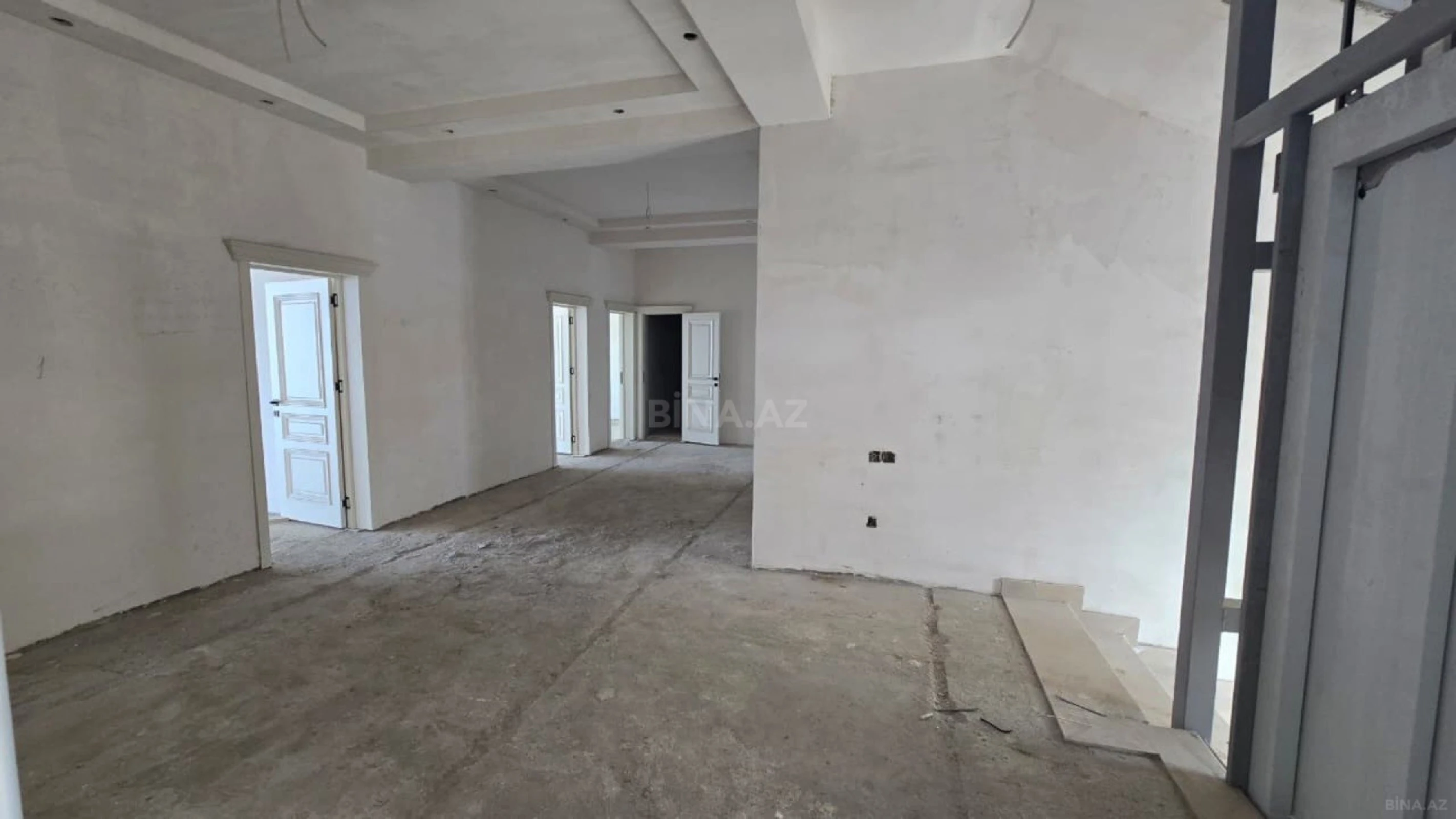 Satılır 10 otaqlı həyət evi 1000 m²