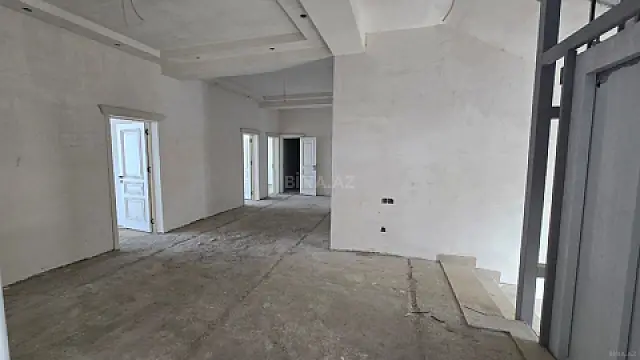 Satılır 10 otaqlı həyət evi 1000 m²