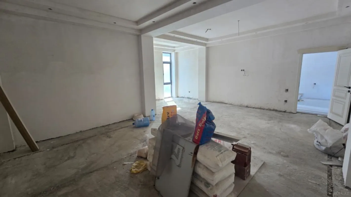 Satılır 10 otaqlı həyət evi 1000 m²