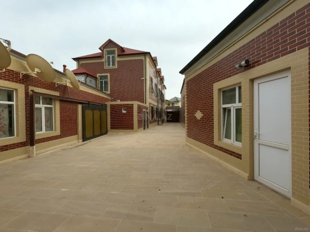 Satılır 9 otaqlı həyət evi 750 m²