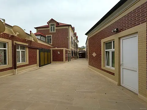 Satılır 9 otaqlı həyət evi 750 m²