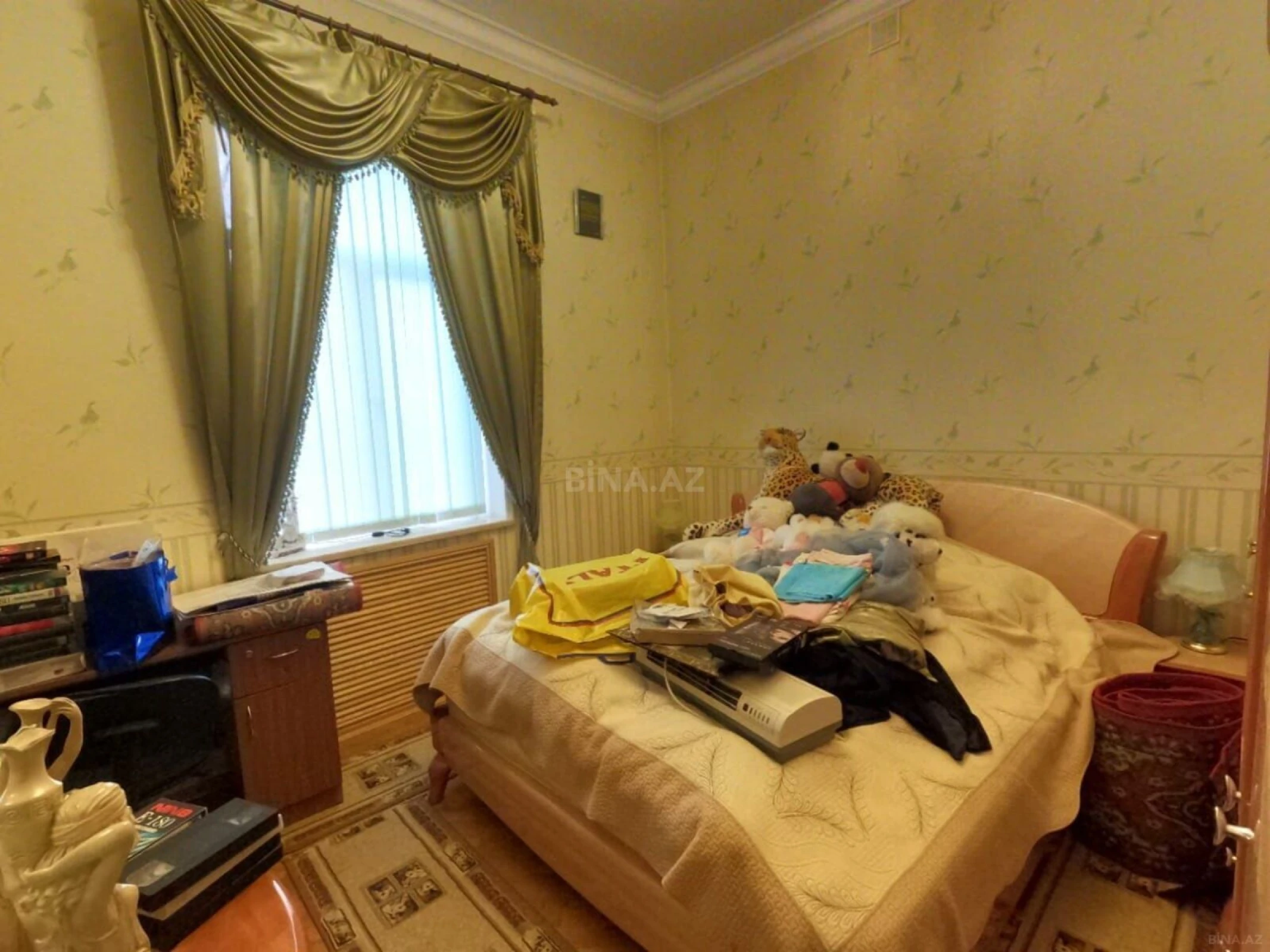 Satılır 9 otaqlı həyət evi 750 m²