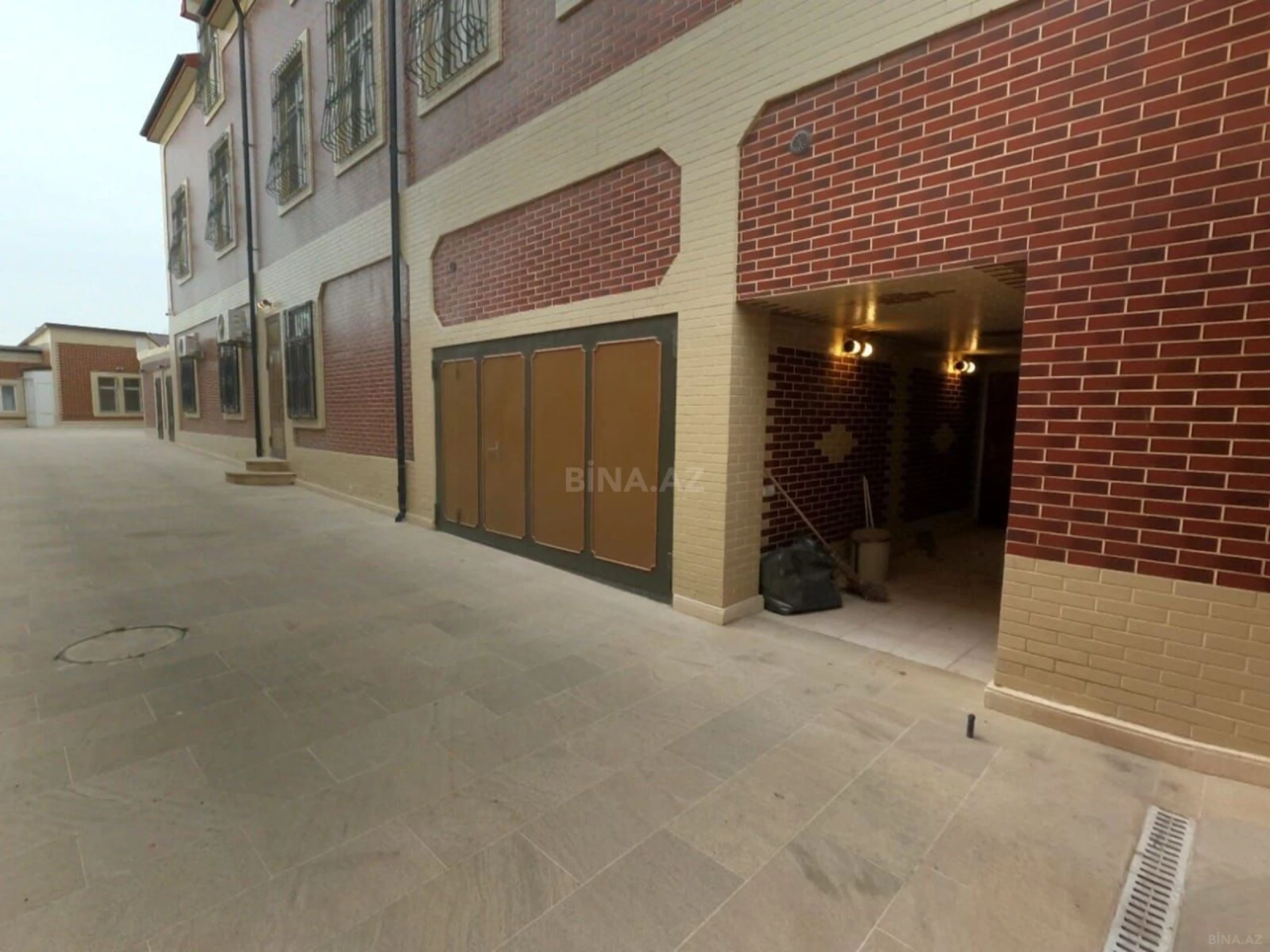 Satılır 9 otaqlı həyət evi 750 m²