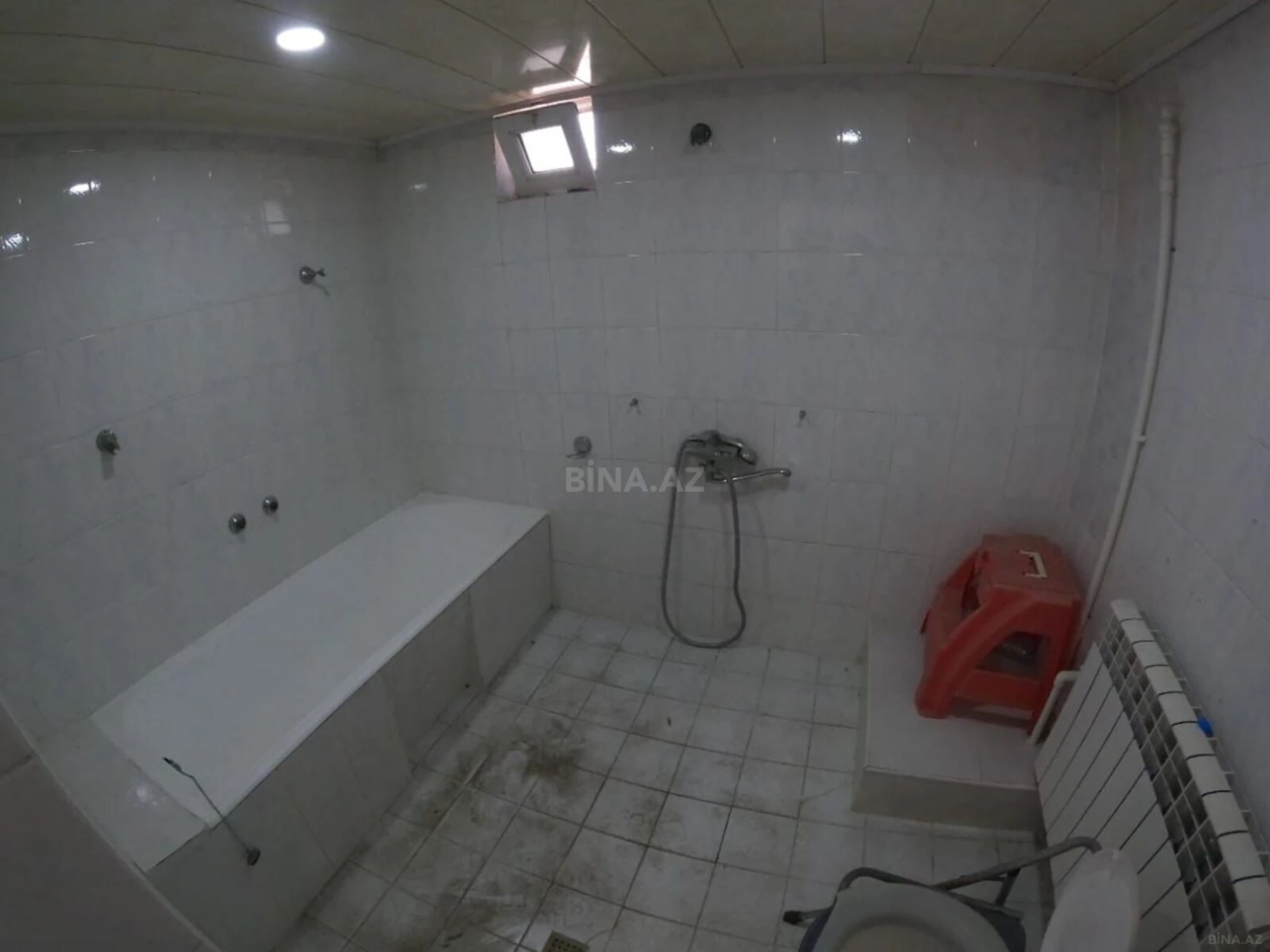 Satılır 9 otaqlı həyət evi 750 m²