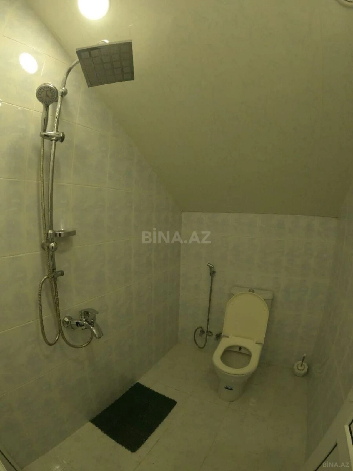 Satılır 9 otaqlı həyət evi 750 m²