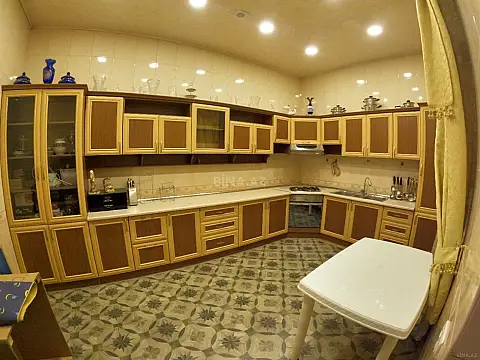 Satılır 9 otaqlı həyət evi 750 m²